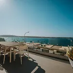 Вилла Beachfront Luxury *