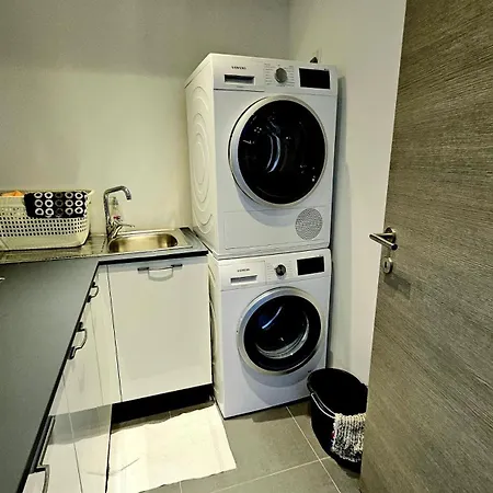 Beachfront Luxury מליאהה