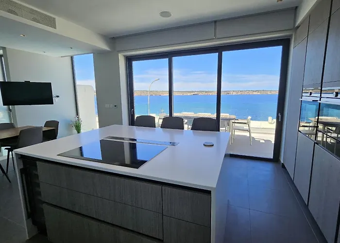 Beachfront Luxury Villa *