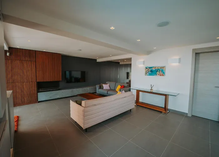 Beachfront Luxury * Mellieha