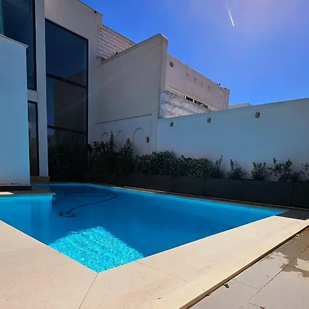 Sea Front Villa With Heated Pool Hébergement de vacances