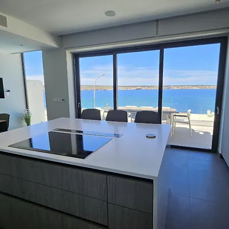 Sea Front Villa With Heated Pool Hébergement de vacances *