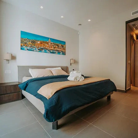 Hébergement de vacances Sea Front Villa With Heated Pool
