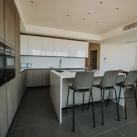 Beachfront Luxury Mellieħa