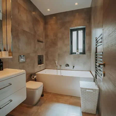 Sea Front Villa With Heated Pool Hébergement de vacances