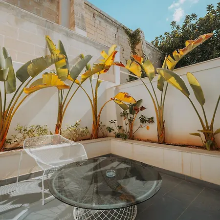 Hébergement de vacances Sea Front Villa With Heated Pool