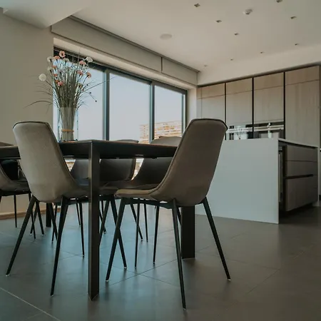Hébergement de vacances Sea Front Villa With Heated Pool Mellieħa