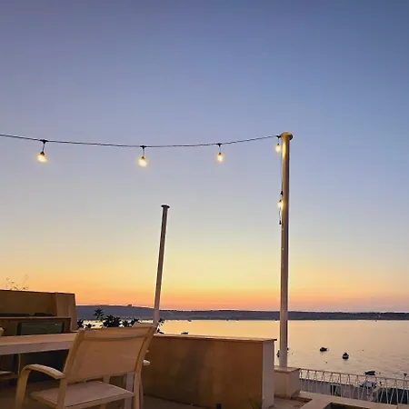 Sea Front With Heated Pool Mellieħa