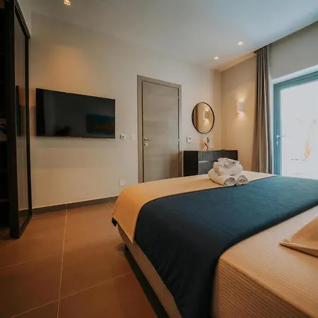 Sea Front With Heated Pool *
