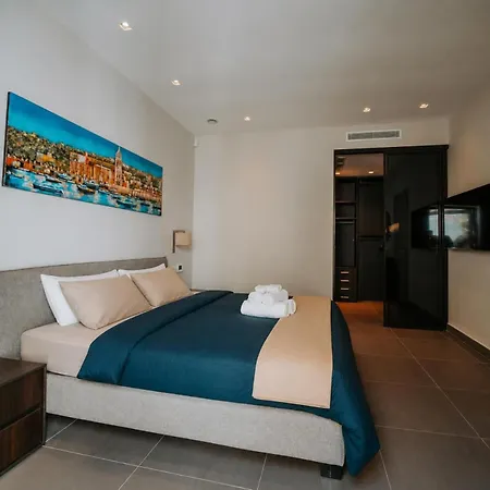 Sea Front With Heated Pool