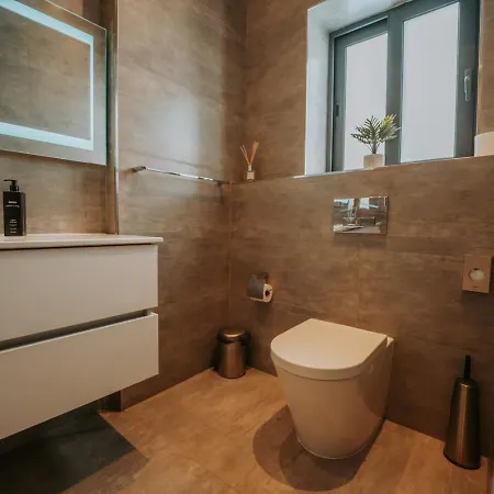 Vakantiehuis Sea Front With Heated Pool *