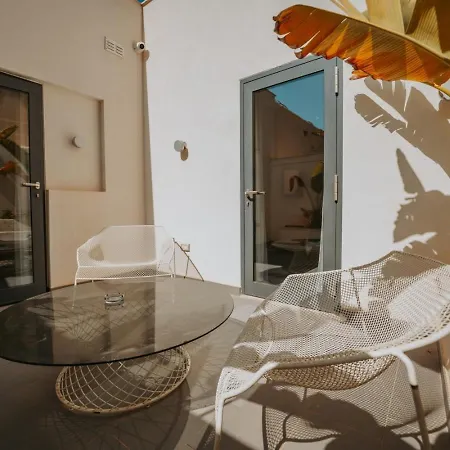 Sea Front With Heated Pool Vakantiehuis