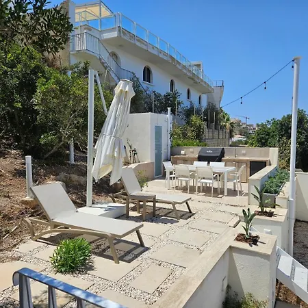 Ferienhaus Sea Front With Heated Pool