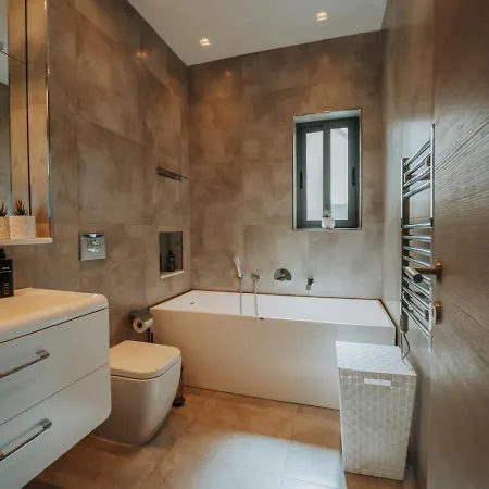 Vakantiehuis Sea Front With Heated Pool *