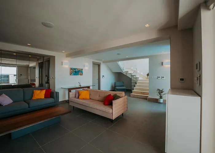 Beachfront Luxury Villa *